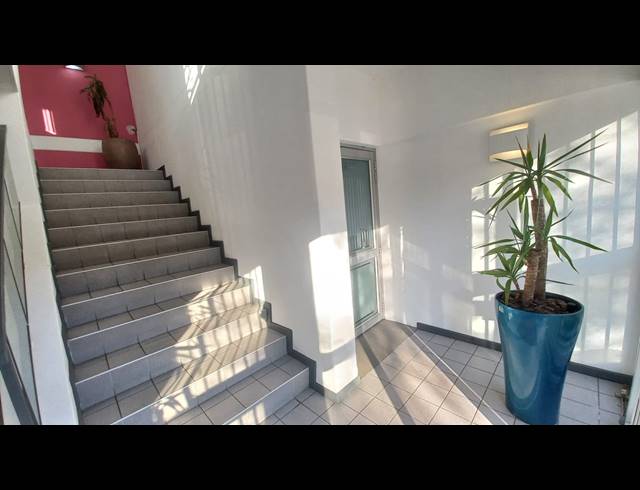 123M² OFFICE TO LET IN CLAREMONT